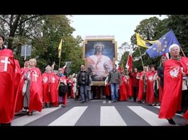 Poland Enthrones Jesus As King Of Poland