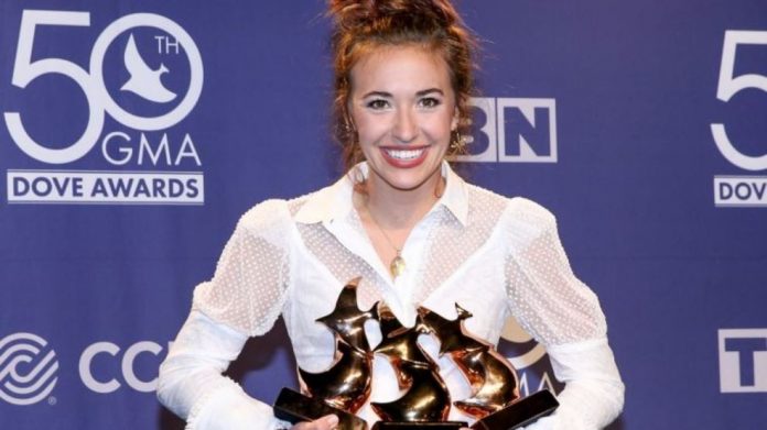 Lauren Daigle Named 'Artist of the Year' at 50th Annual Dove Awards