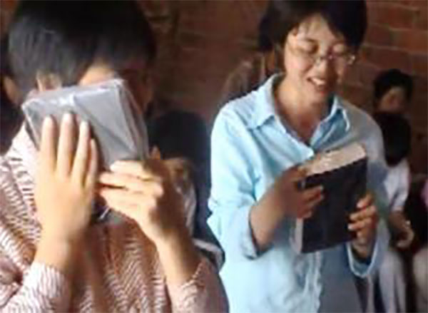Chinese Christians Get Bible