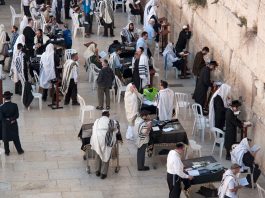 Jews-Morning-prayers-Western-Wall-Jerusalem
