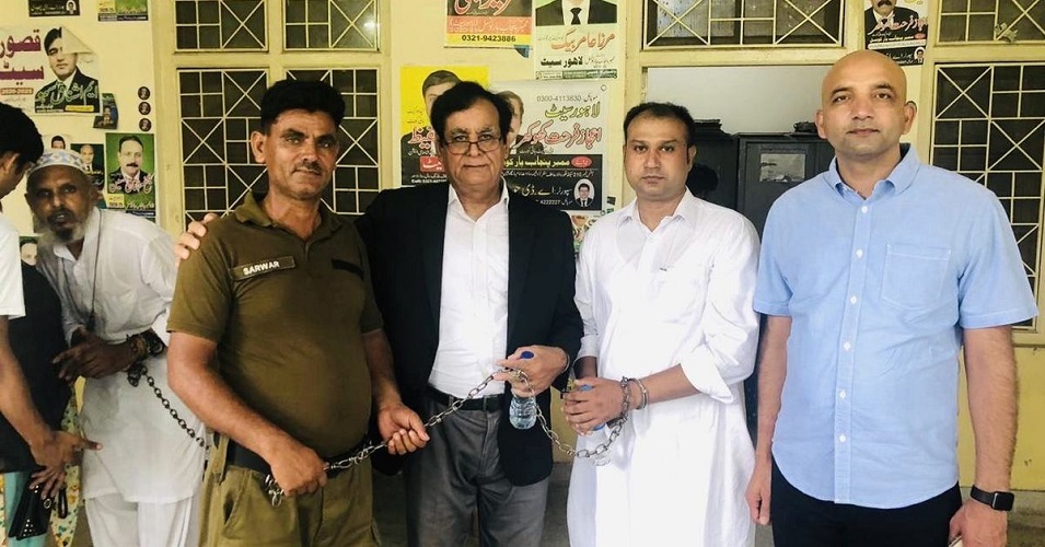 Asif Pervaiz (right) with attorney Saiful Malook (center) at prison. (Morning Star News)
