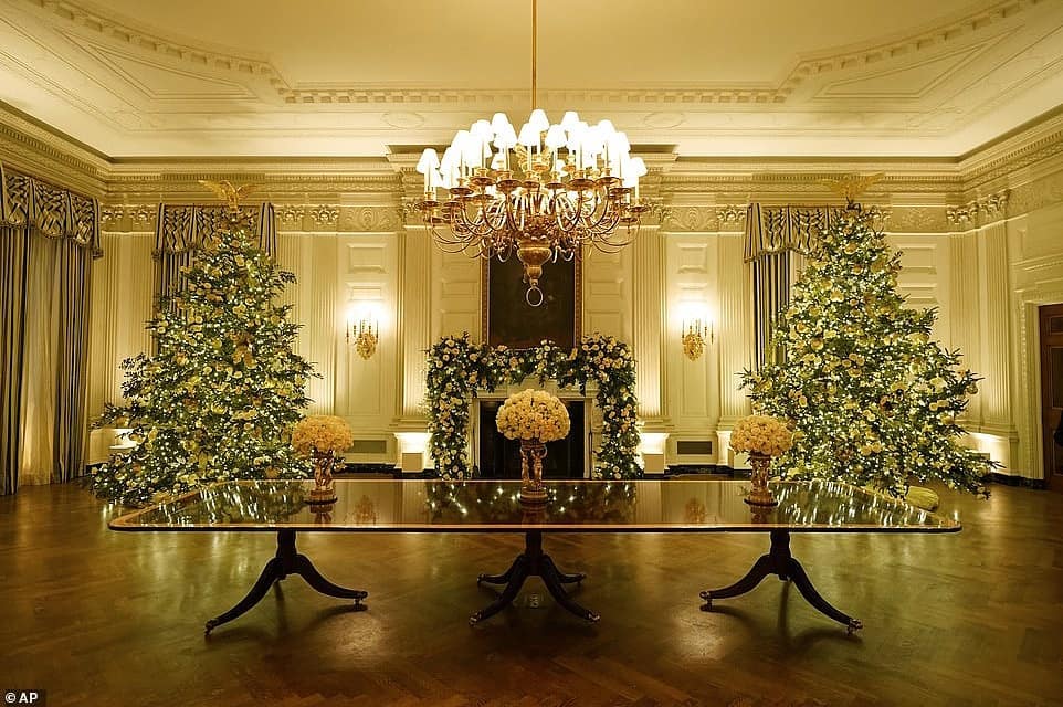 Melania Trump Unveils White House Christmas Decorations (Photos