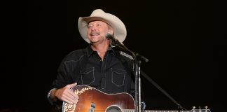 Alan Jackson performs at US Cellular Coliseum on May 9, 2015 in Bloomington, Illinois. (Photo by Daniel Boczarski/Getty Images)